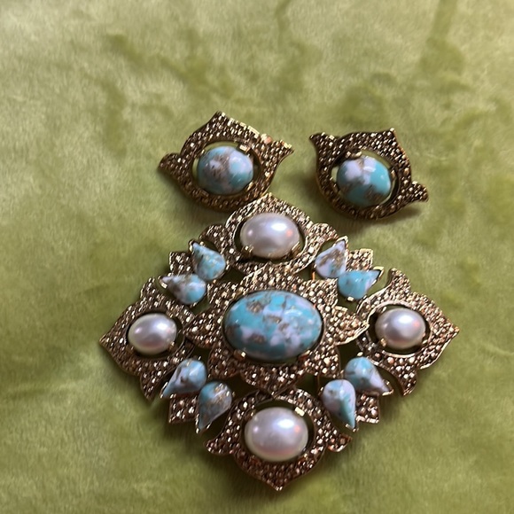 Vintage Sarah Coventry 1968 "Remembrance" Brooch & Earrings - Picture 6 of 6